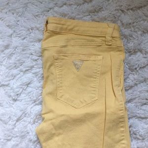 Yellow guess jeans !!!